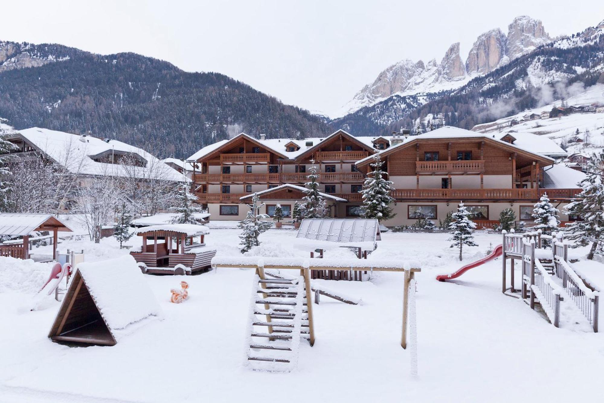 Hotel Sella Ronda Serenella Campitello di Fassa Dış mekan fotoğraf