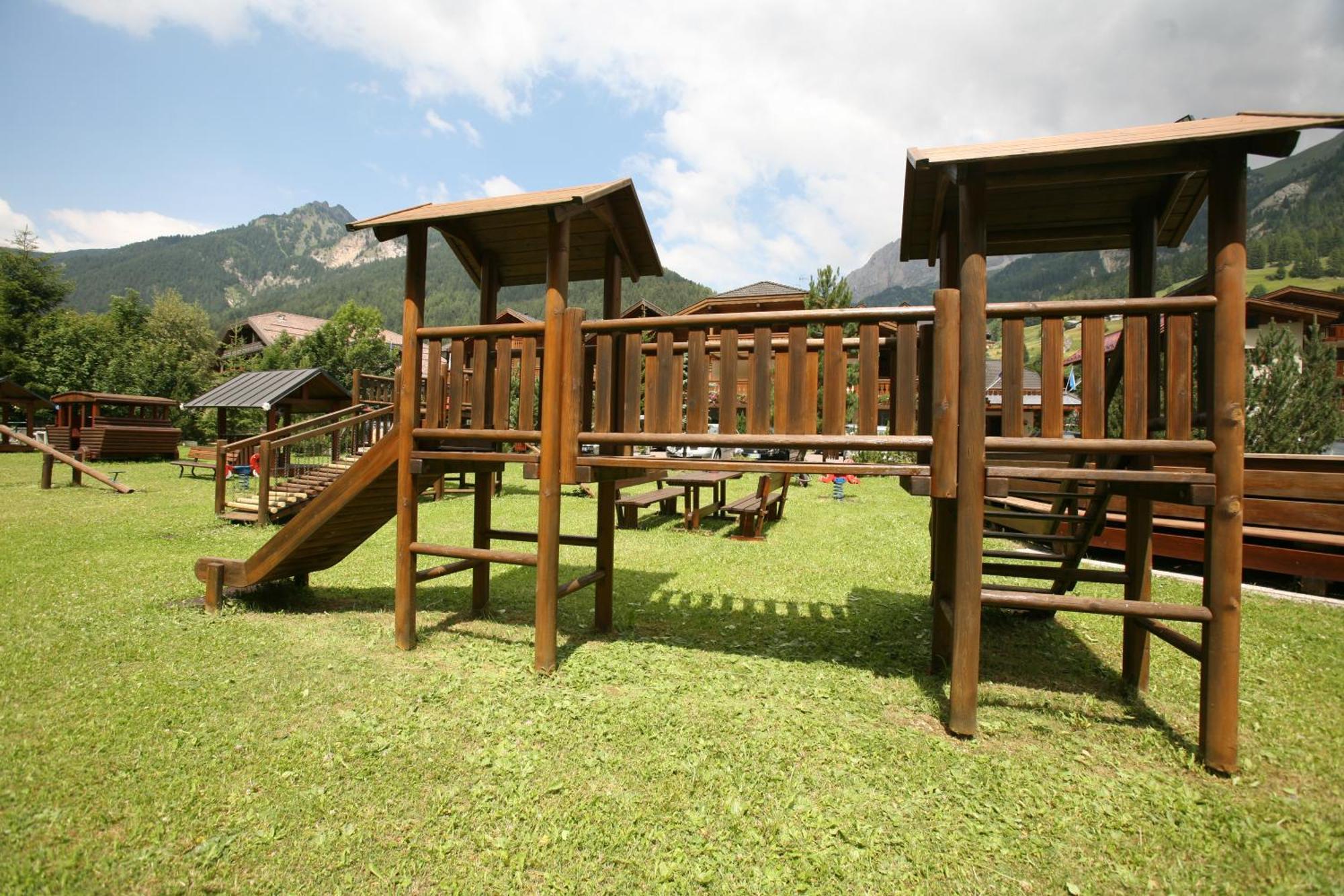 Hotel Sella Ronda Serenella Campitello di Fassa Dış mekan fotoğraf