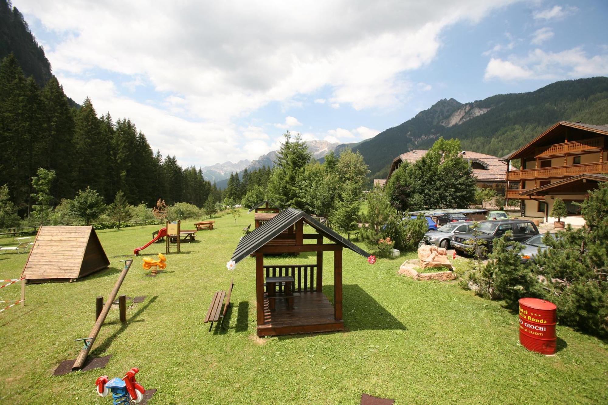 Hotel Sella Ronda Serenella Campitello di Fassa Dış mekan fotoğraf